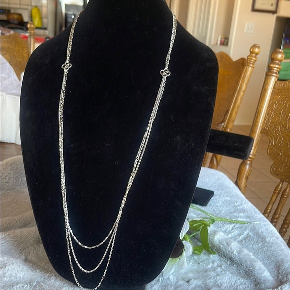 Unsigned Vintage Silver Tone Necklace - Picture 4 of 4